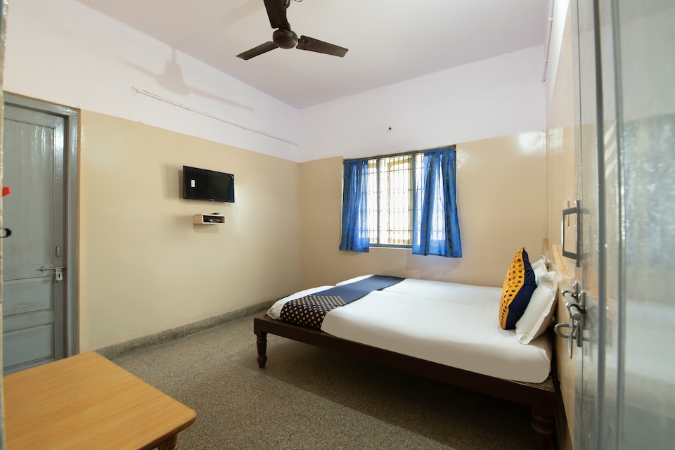 SPOT ON Samruddhi Lodge, Tumkur Bangalore, Bangalore