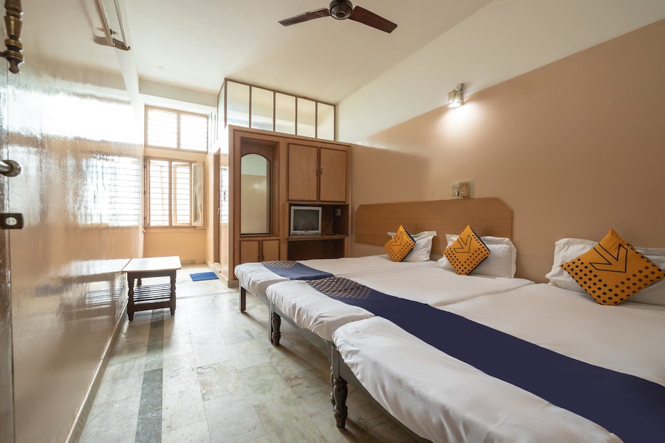 SPOT ON Aishwarya Lodge, Tumkur Road, Bangalore