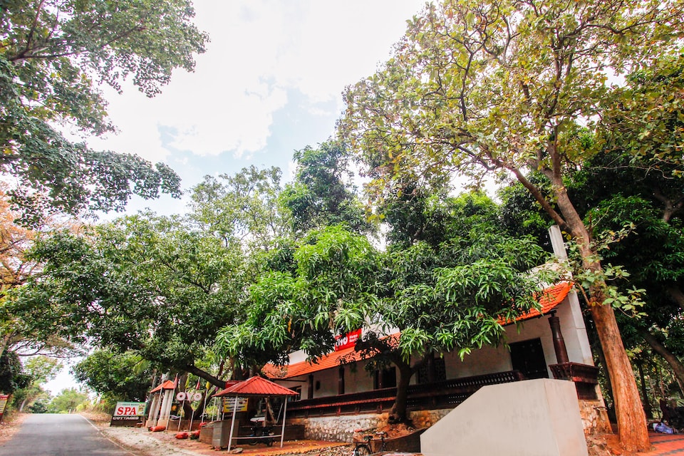 OYO 66247 Mango Resorts, Courtallam Main Falls, Courtallam