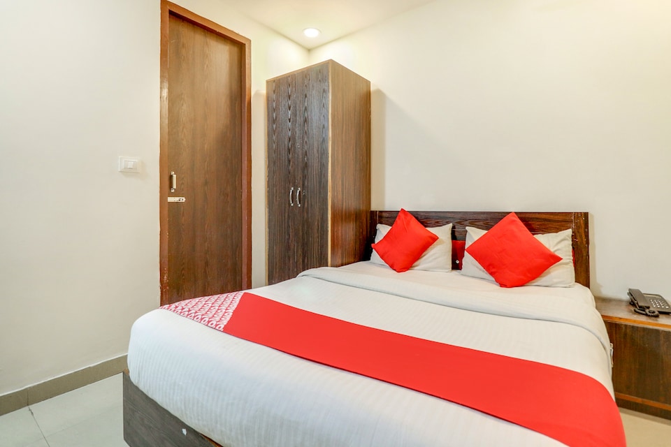 OYO 66249 Hotel Param Residency, Charbagh Lucknow, लखनऊ