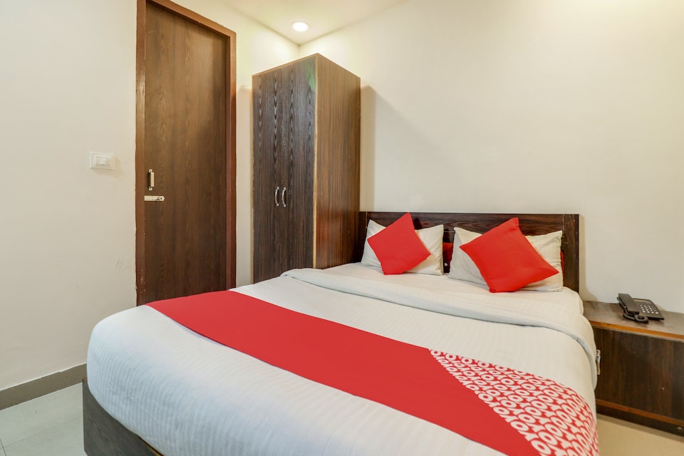 OYO 66249 Hotel Param Residency, Charbagh Lucknow, लखनऊ