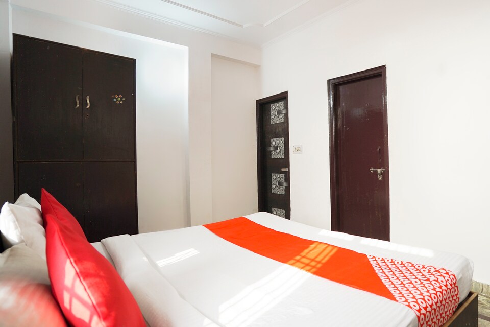 OYO Noida Palace Near Iskcon Temple Noida, Noida City Metro, Noida