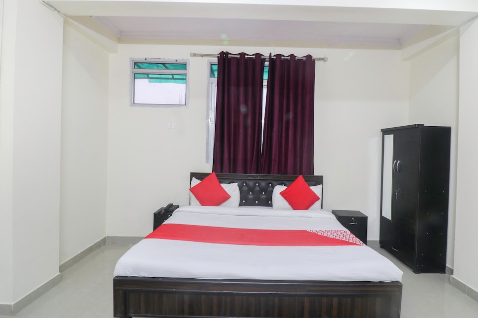 OYO 66309 Shivam Residency, Noida Industrial Area Mamura, Noida