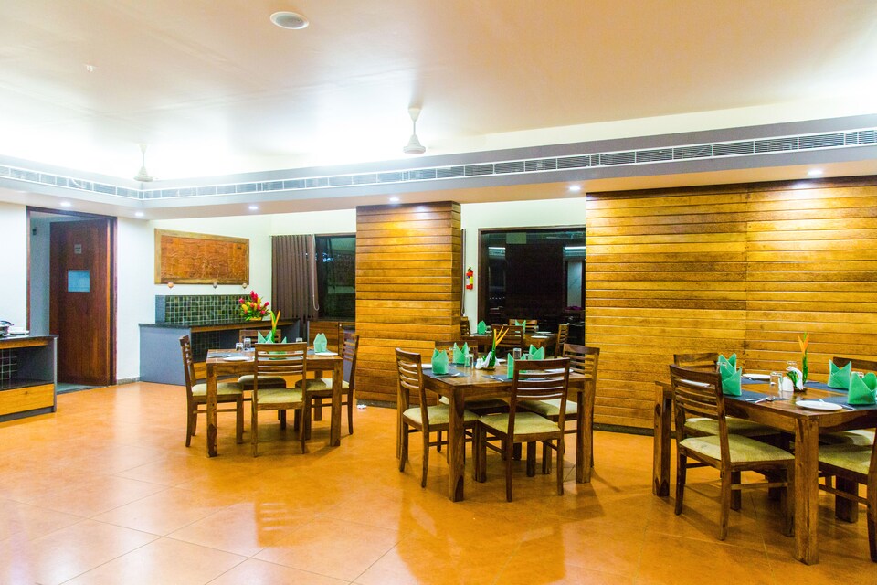 OYO 5421 Whispering Waters, Ankamaly Airport Kochi, Kochi