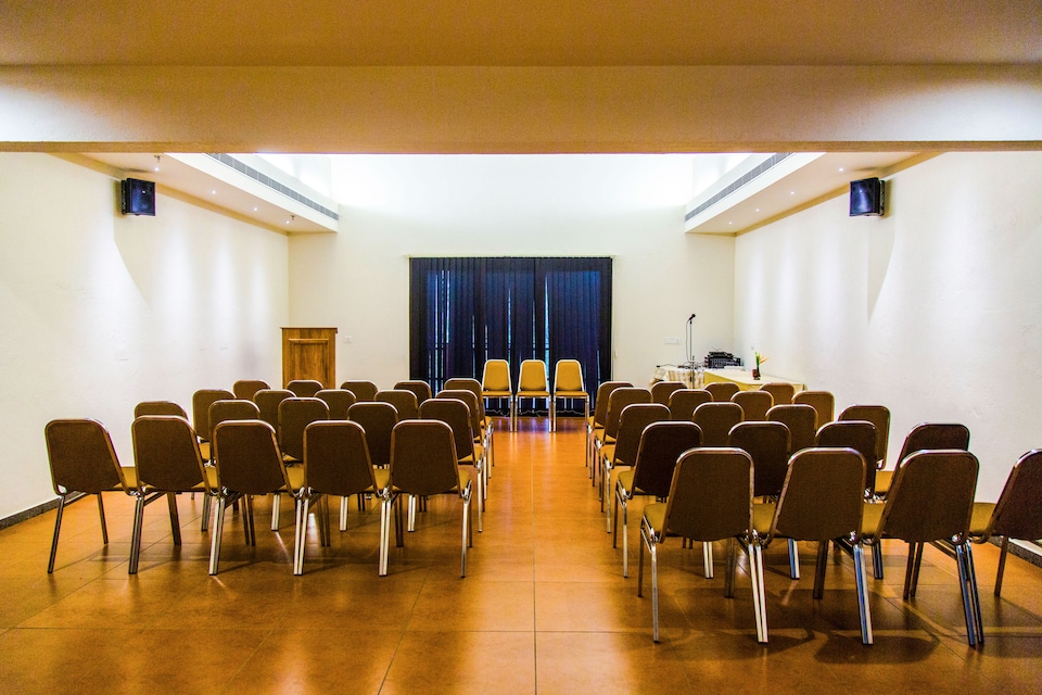 OYO 5421 Whispering Waters, Ankamaly Airport Kochi, Kochi