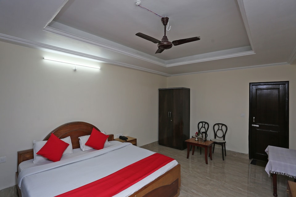 OYO 5423 Home Stay Inn, Mall Road Mussoorie, Mussoorie