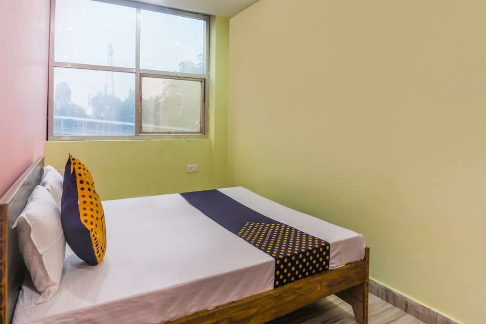 SPOT ON 66360 Hotel Shree, Charbagh Lucknow, Lucknow
