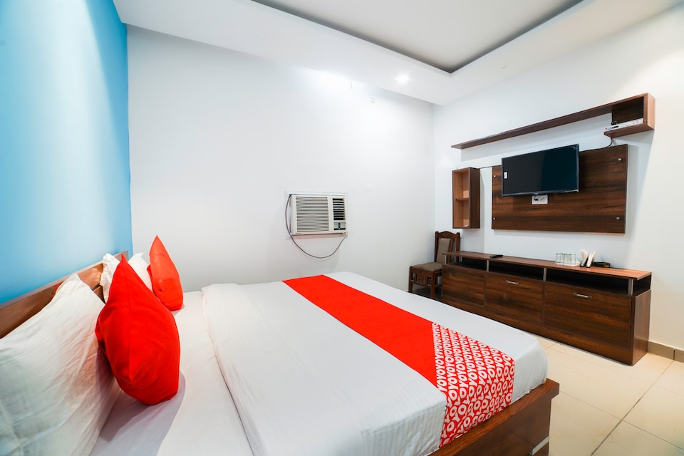 OYO 66386 Sandhu Hotel & Restaurant , ISBT Kashipur, Kashipur