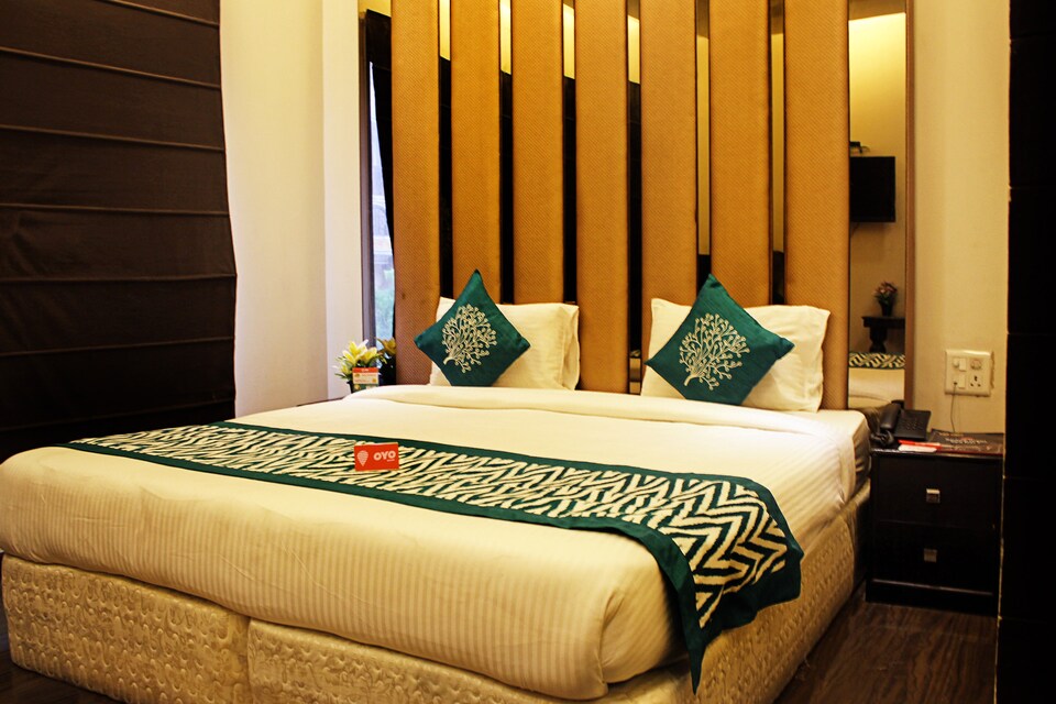 OYO Premium 186 Karol Bagh Metro Station, Karol Bagh Delhi, Delhi