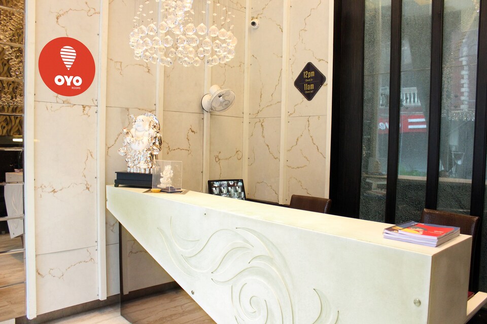 OYO Premium 186 Karol Bagh Metro Station, Karol Bagh Delhi, Delhi