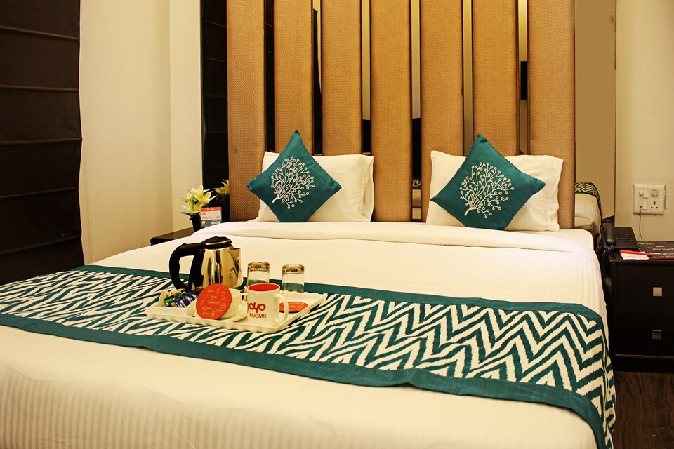 OYO Premium 186 Karol Bagh Metro Station, Karol Bagh Delhi, Delhi