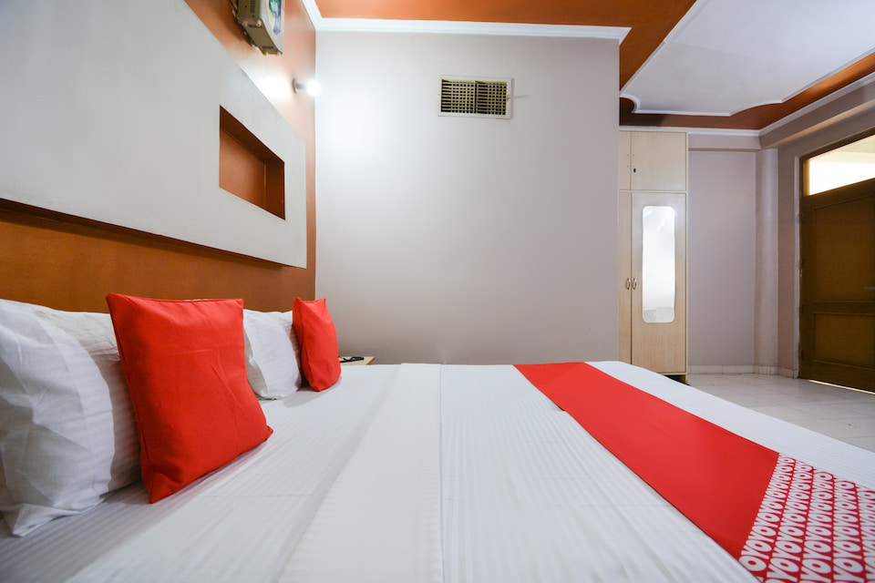 OYO 66435 The Royal Hotel, Fatehabad, Fatehabad