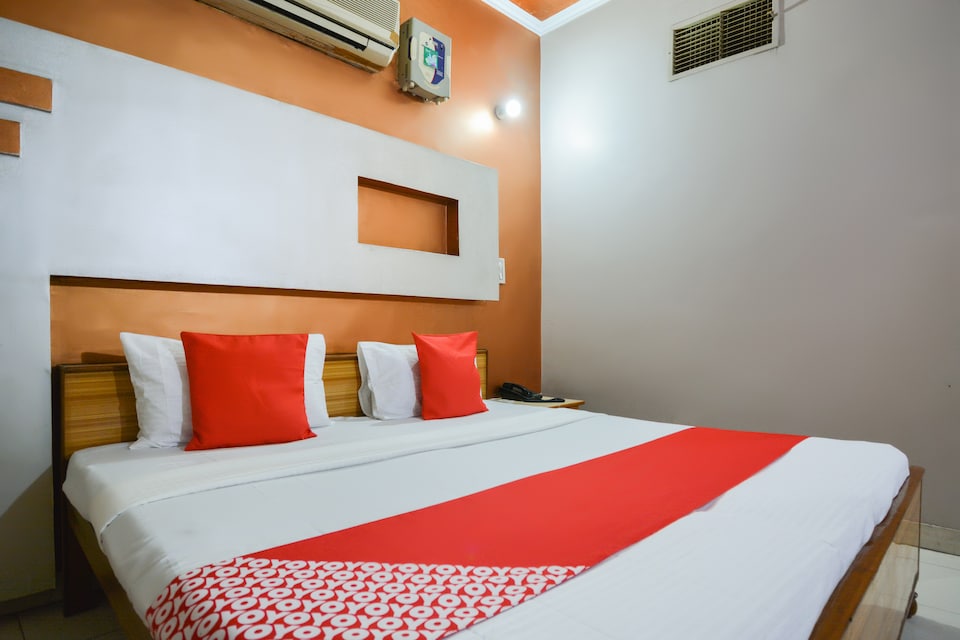 OYO 66435 The Royal Hotel, Fatehabad, Fatehabad