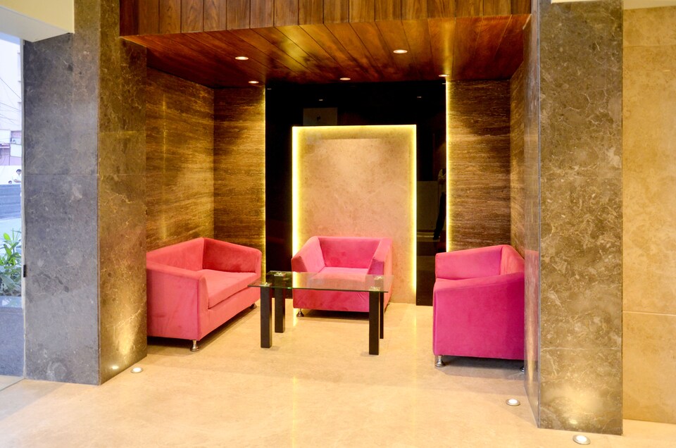 OYO 5437 Hotel Charans Plaza, Hazratganj Lucknow, Lucknow