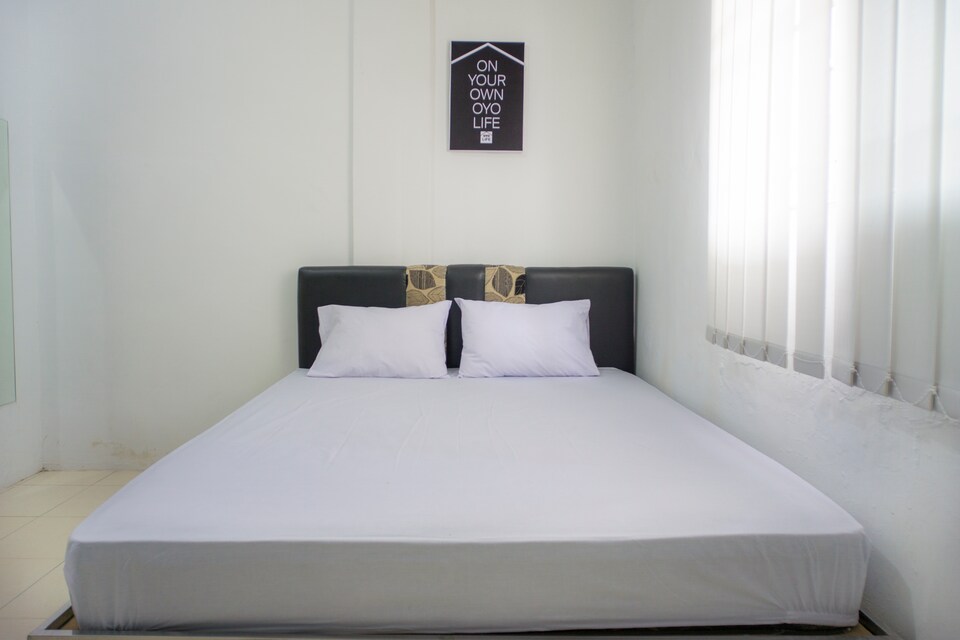 OYO Life 2366 Gatsu Kost, Medan, मेडन
