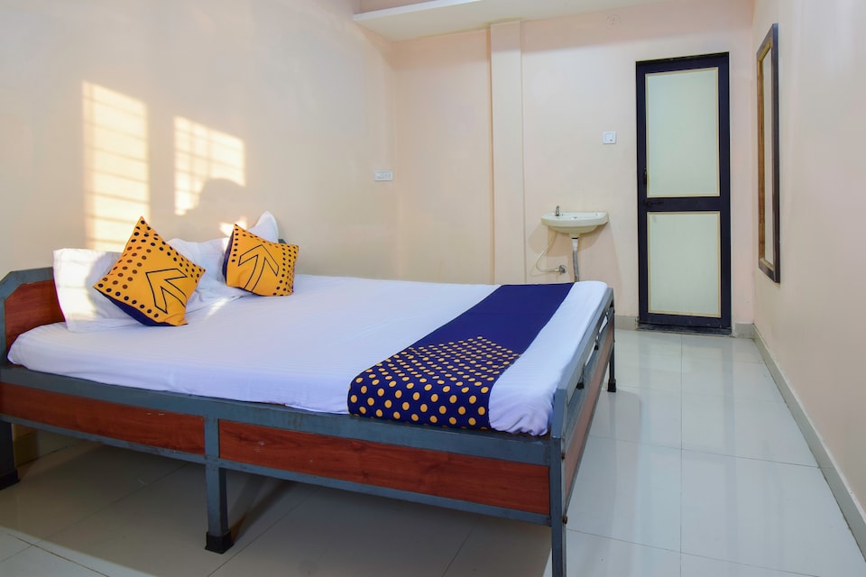 SPOT ON 66458 Hotel Vighnaghar Lodge, Junnar, Pune