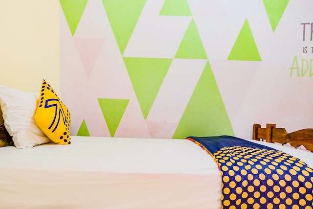 SPOT ON 2368 Dahlia Homestay Family Residence