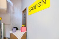 SPOT ON 2368 Dahlia Homestay Family Residence