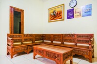 SPOT ON 2368 Dahlia Homestay Family Residence