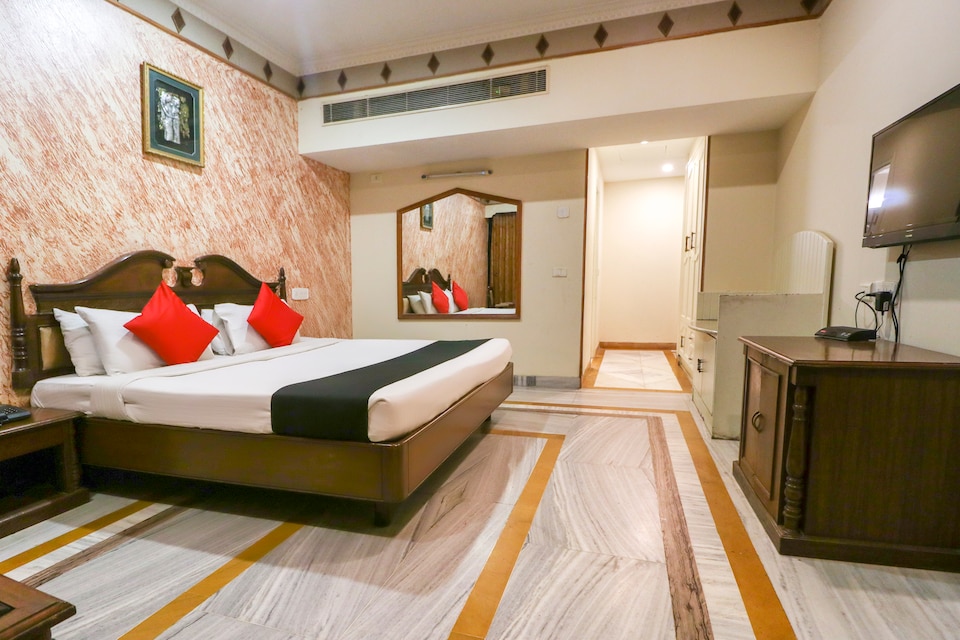 Capital O 5439 Hotel Shiraaz, Panchkula, Panchkula