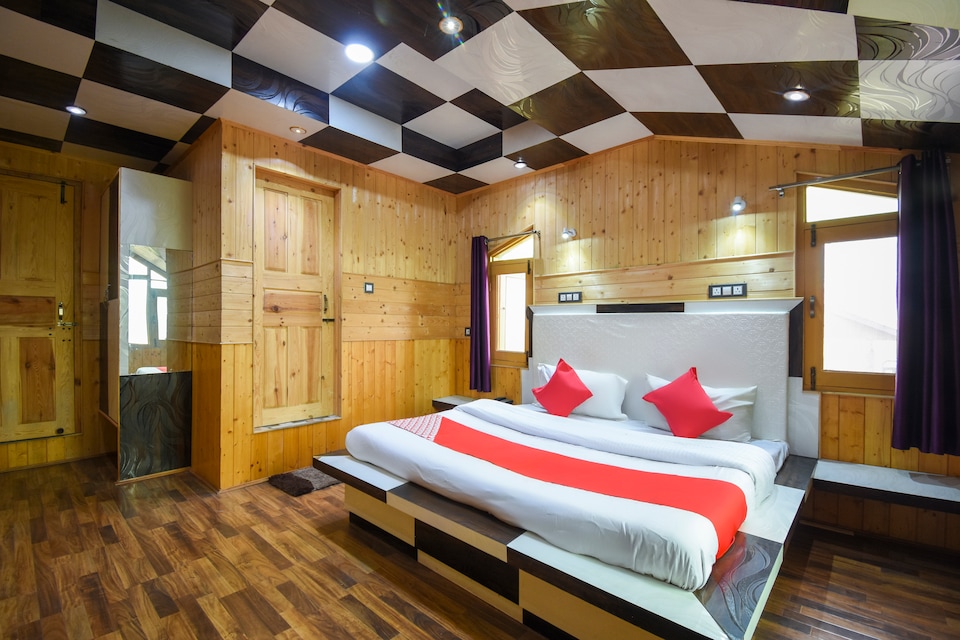 OYO Hotel New Divine Kashmir, Dalgate Srinagar, Srinagar