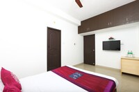 OYO Phoenix Hospitality Apartments Near Kasi Talkies