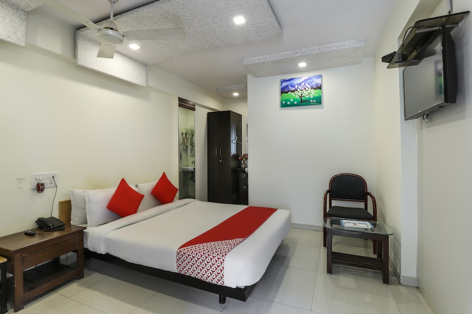 OYO 66510 Hotel New Excellency, Airport Surat, Surat