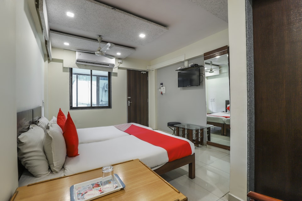 OYO 66510 Hotel New Excellency, Airport Surat, Surat