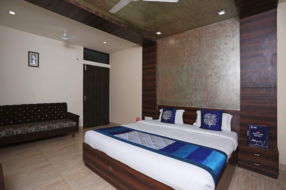 OYO 5449 Hotel SBD Guest House, Medical College, Gorakhpur