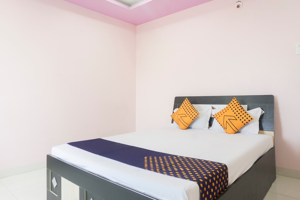 SPOT ON Archana Lodge, Udgir, Latur