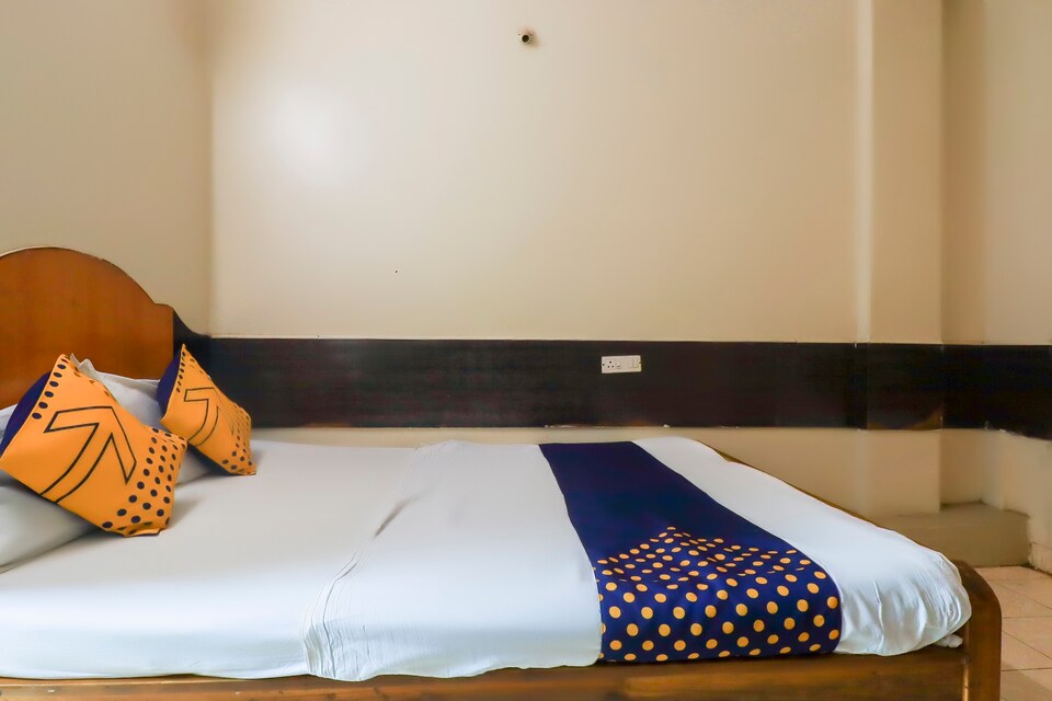 SPOT ON 66528 Hotel Regency Inn, Cottonpete Bangalore, Bangalore