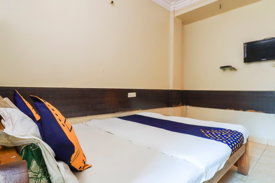 SPOT ON 66528 Hotel Regency Inn, Cottonpete Bangalore, Bangalore