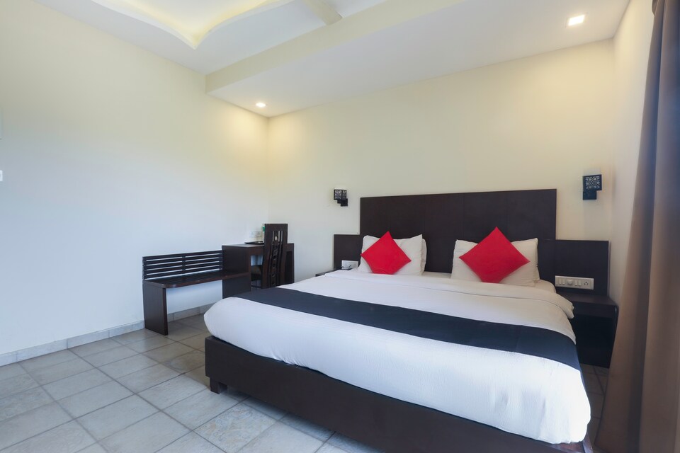 Capital O 66538 De Alcazar, Calangute Goa, Goa