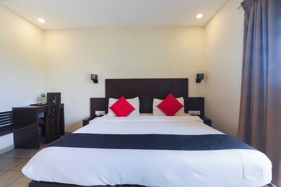 Capital O 66538 De Alcazar, Calangute Goa, Goa