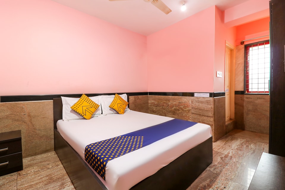 SPOT ON 66552 Honnagiri Residency Lodge, Majestic Bangalore, Bangalore