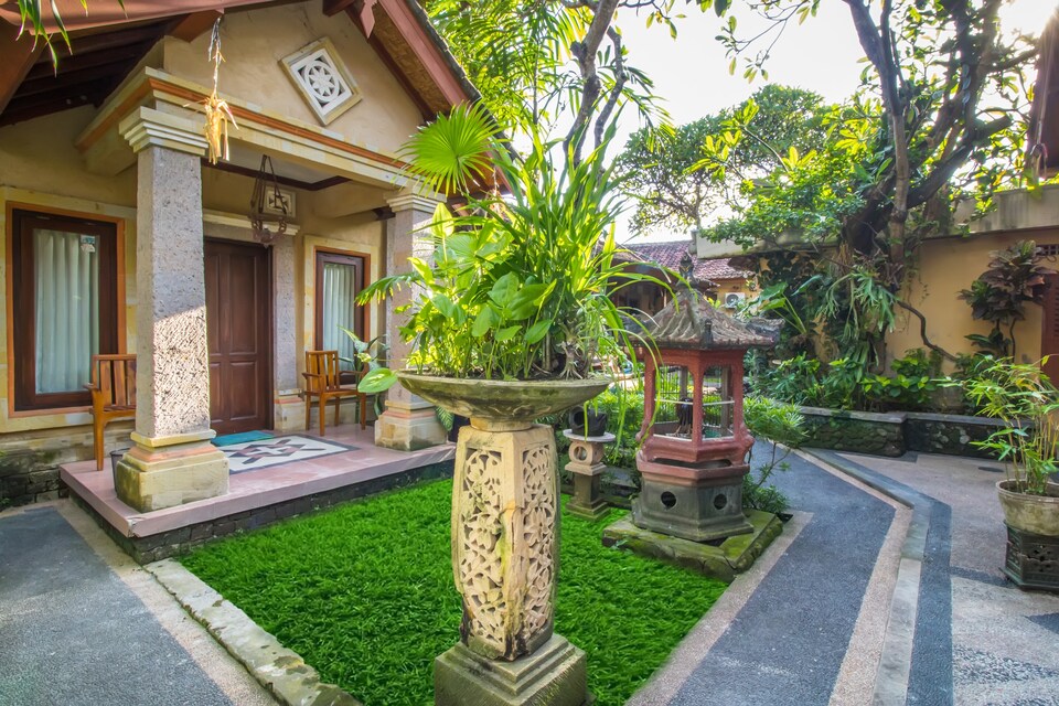 OYO 2404 Arca Guest House, Denpasar, Bali