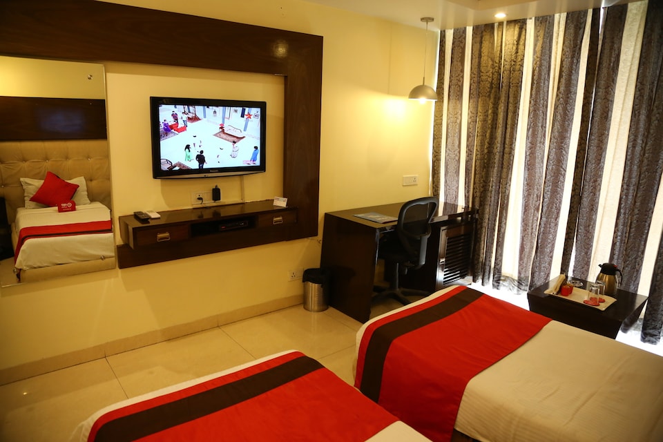 OYO 860 Hotel Diamond Plaza, Central Chandigarh, Chandigarh
