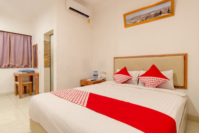 OYO 2410 Intan Hotel