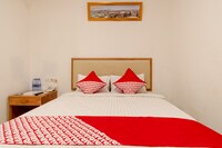 OYO 2410 Intan Hotel