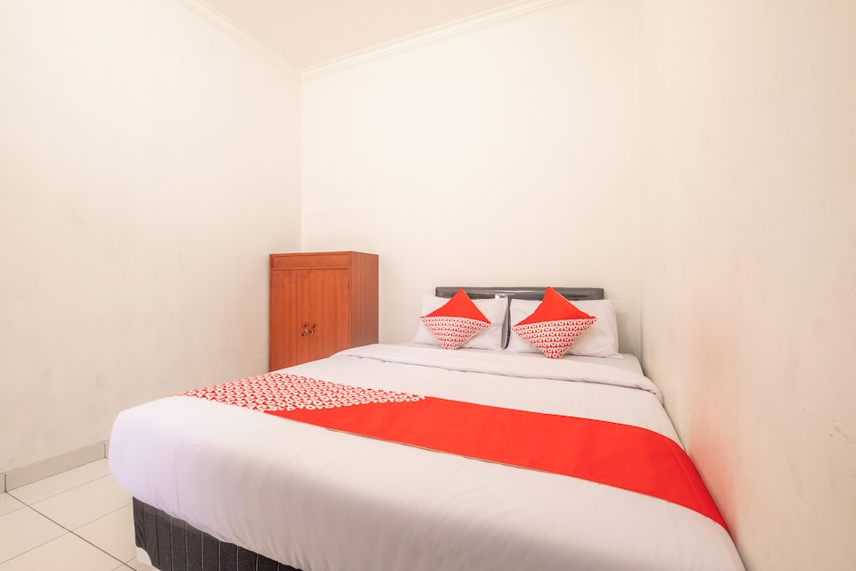 OYO 2418 Sutanto Guest House , Antapani, Bandung