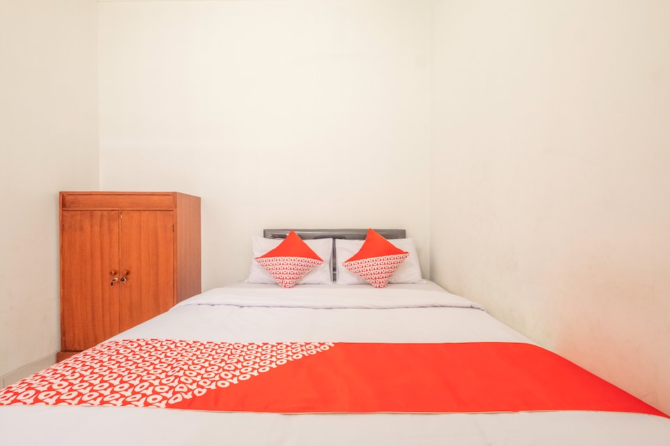 OYO 2418 Sutanto Guest House , Antapani, Bandung