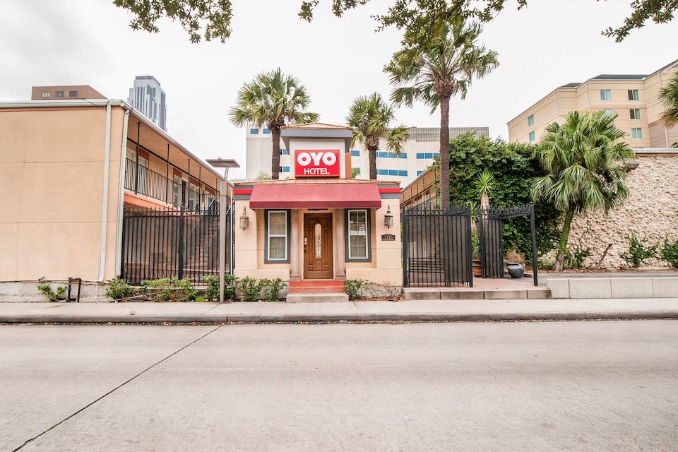 OYO Hotel & Apartments Houston Galleria, C77027, Houston