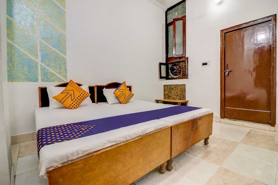 SPOT ON Hotel New Athiti Nivas, Jhansi, Jhansi