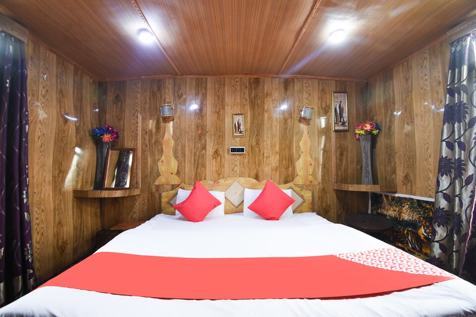 OYO 66637 Merlin Group Of Houseboats, Dalgate Srinagar, Srinagar