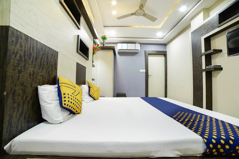 SPOT ON 66642 Sai Palace, Guna, Guna