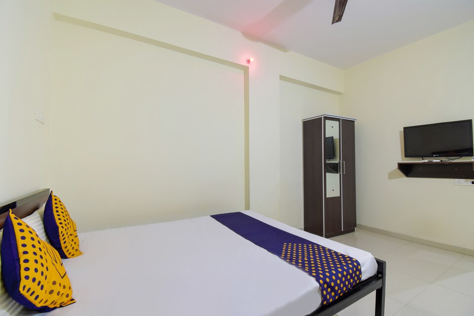SPOT ON 66644 Yash Lodging, Junnar, Pune