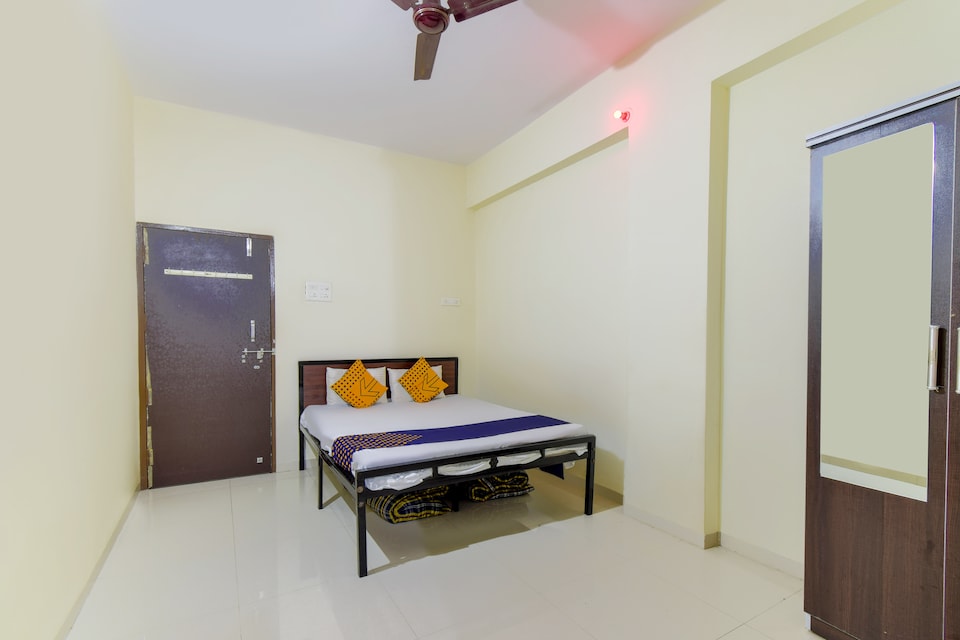 SPOT ON 66644 Yash Lodging, Junnar, Pune