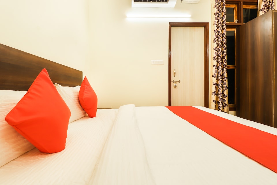 OYO 66650 Hotel Divine View, Platan Bazar Guwahati, Guwahati