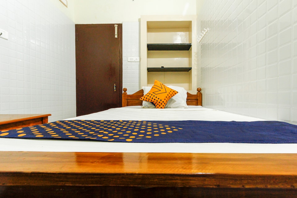 OYO 66653 Suseela Nivas, Courtallam Main Falls, Courtallam