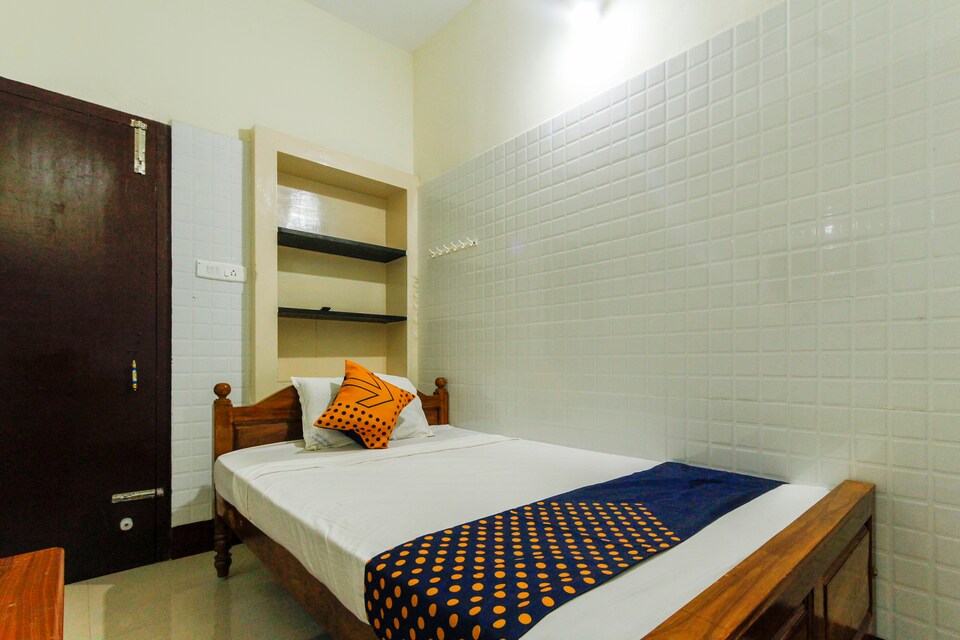 OYO 66653 Suseela Nivas, Courtallam Main Falls, Courtallam